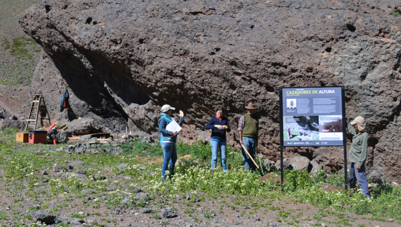 imagen El Laboratorio de Paleoecología Humana de la FCEN inauguró la muestra arqueológica "Patrimonio en Ambiente de Altura: Cuevas, Rutas y Villas", en Alta Montaña