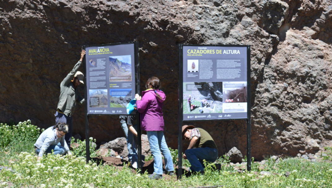 imagen El Laboratorio de Paleoecología Humana de la FCEN inauguró la muestra arqueológica "Patrimonio en Ambiente de Altura: Cuevas, Rutas y Villas", en Alta Montaña