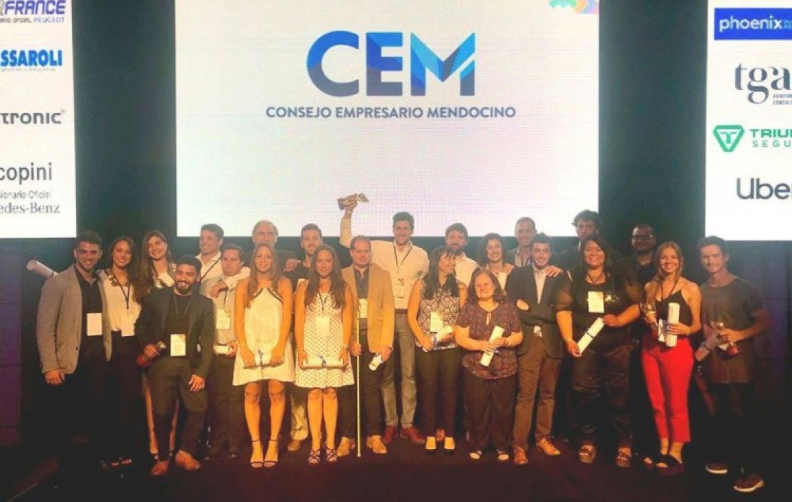 imagen Miembros de la Facultad son reconocidos en el Premio Jóvenes Mendocinos Destacados