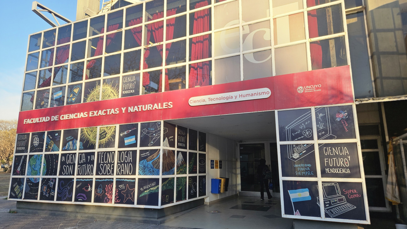imagen Asumen las nuevas autoridades de la Facultad de Ciencias Exactas y Naturales de la UNCuyo