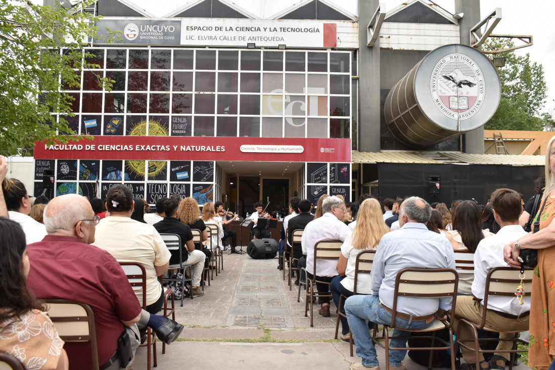 imagen Postales del XVI Acto de Colación de Grado y VI Acto de Colación de Posgrado de la FCEN