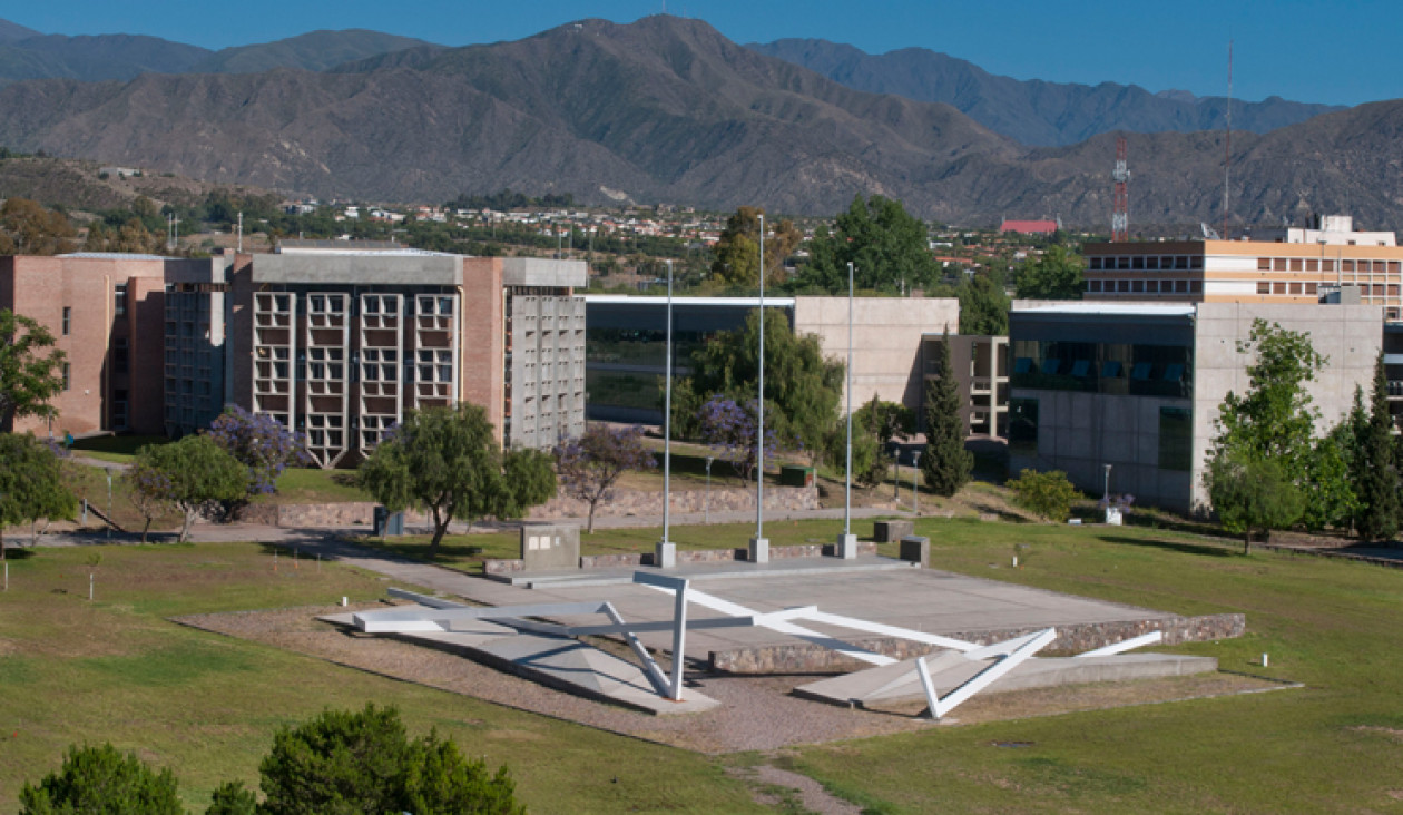 imagen Se otorgaron las Becas de Investigación y Posgrado para estudiantes, egresados/as y docentes de la Facultad