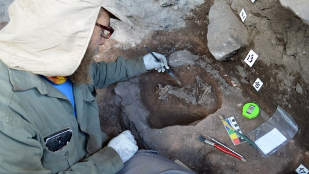 imagen Investigadores de la Facultad hallaron restos arqueológicos de otro niño en Las Cuevas