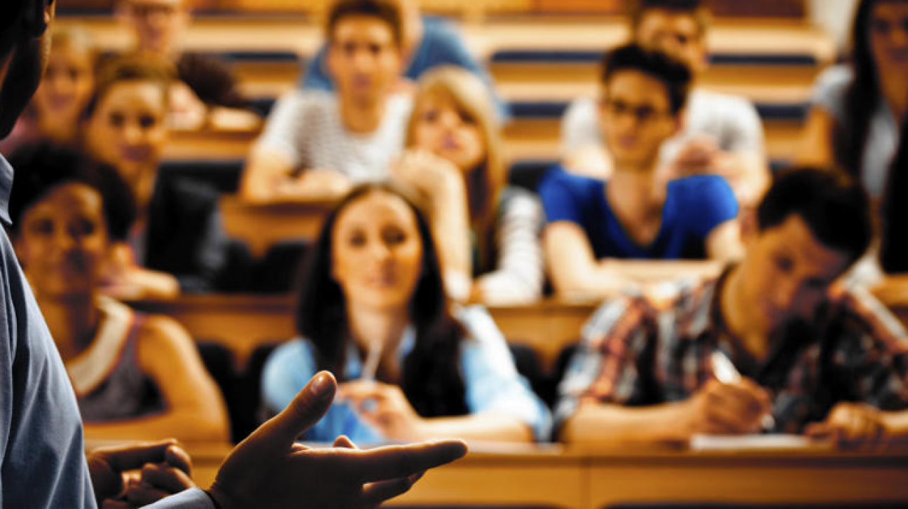 imagen Defensa del Seminario de Investigación de la alumna de la Licenciatura en Ciencias Básicas con orientación en Química, Daniela Andrea Ramírez