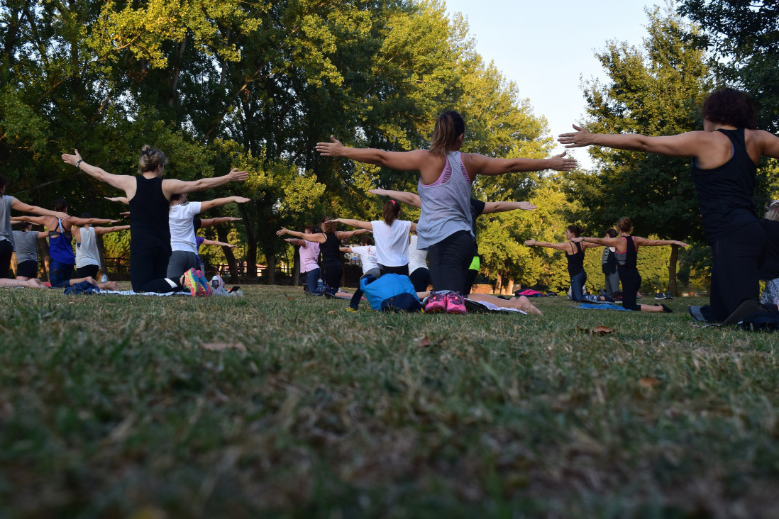 imagen Clases de yoga en la FCEN